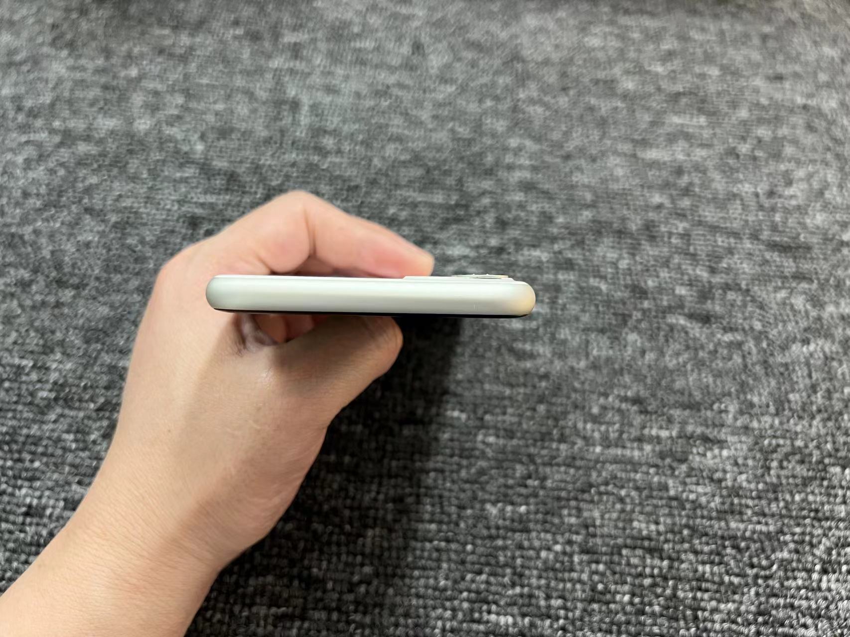 iPhone 11 国行 128G 白色 换电不弹窗 屏右下一小磕碰 后摄小磕