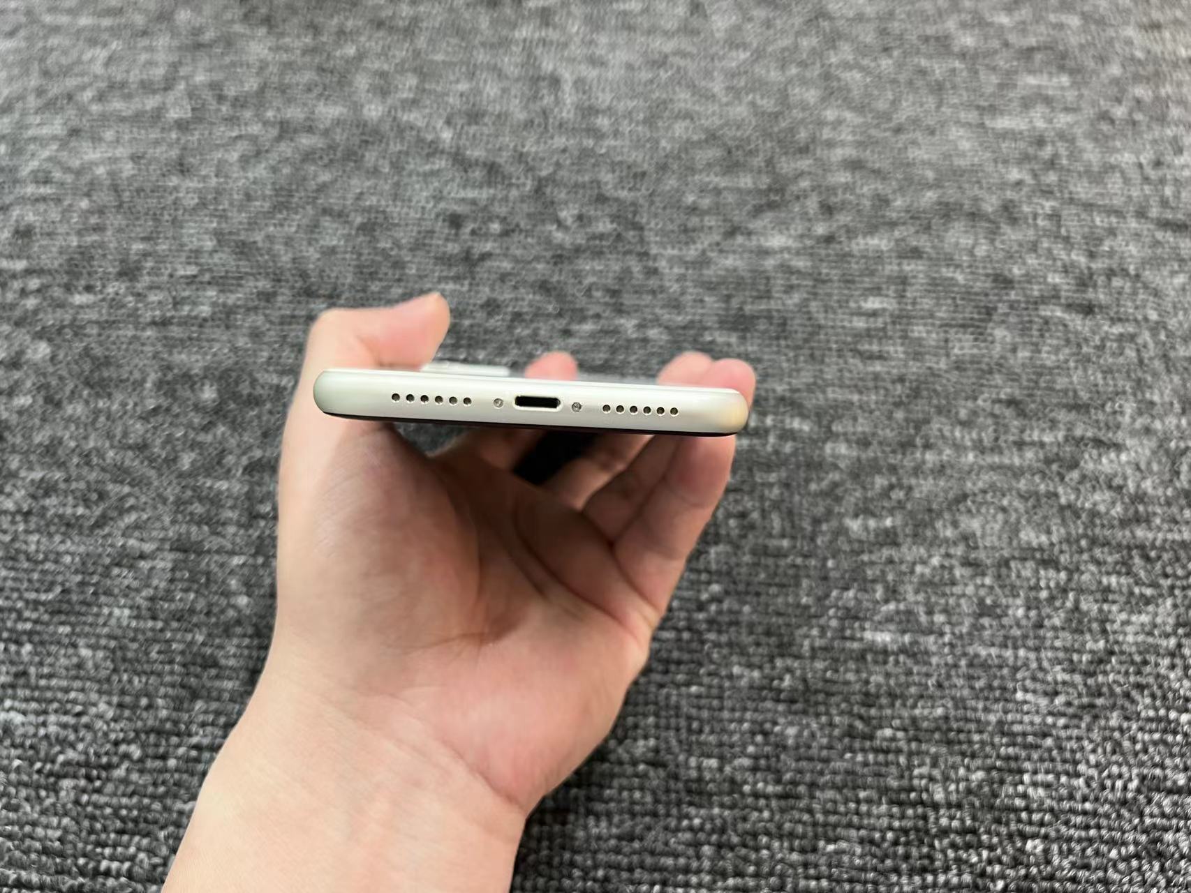 iPhone 11 国行 128G 白色 换电不弹窗 屏右下一小磕碰 后摄小磕