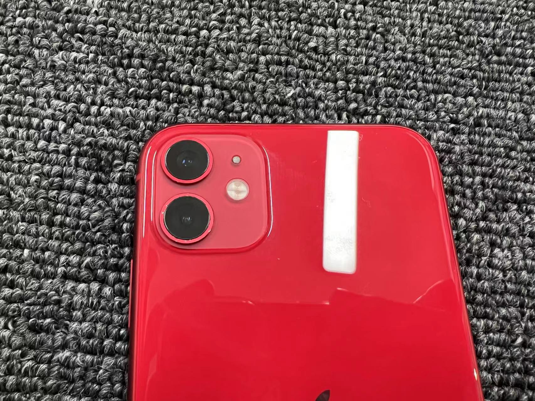 iPhone 11 64G 国行 红色 85%电 后摄一小掉漆 屏有几条极细划痕