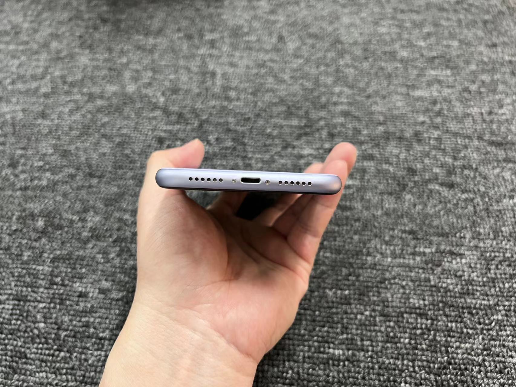 iPhone 11 国行 128G 紫色 86%电 后玻璃右下角一小划痕