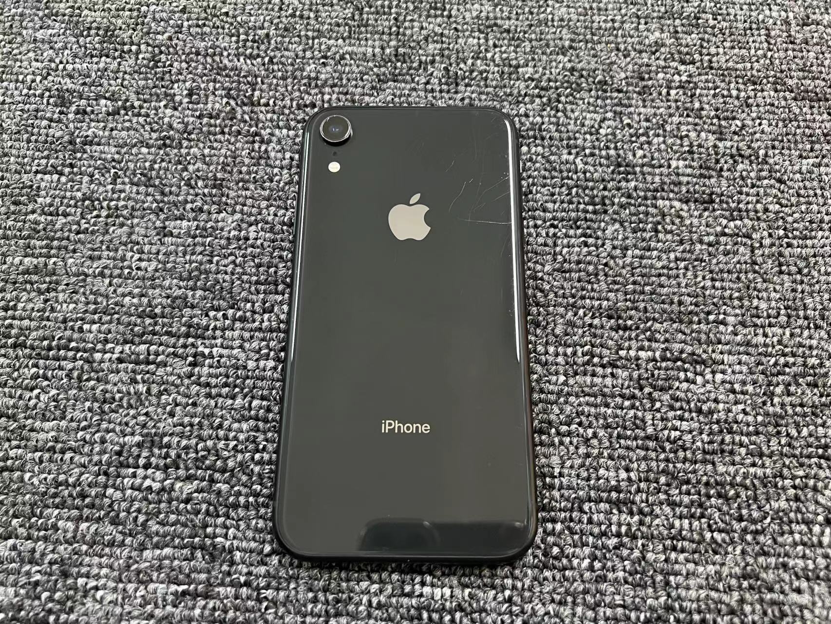 iPhone xr 国行 128G 黑色 81%电 后玻璃有几条小划痕 边框有带壳印迹